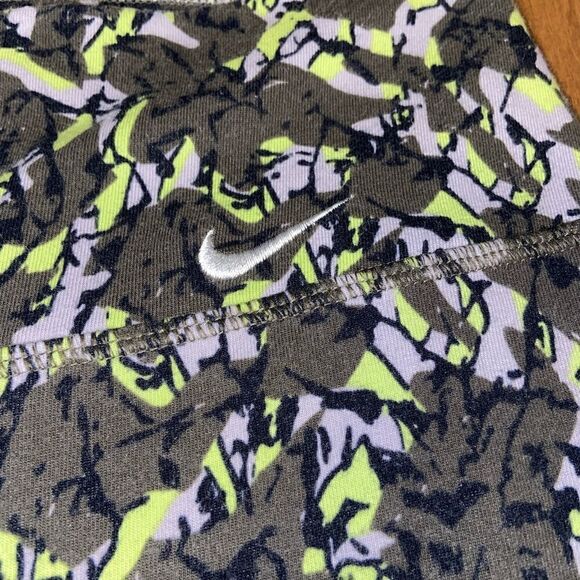 Nike dri fit graphic athletic capris - Picture 2 of 4